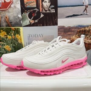 Nike Women's Sneakers in Cream and Pink